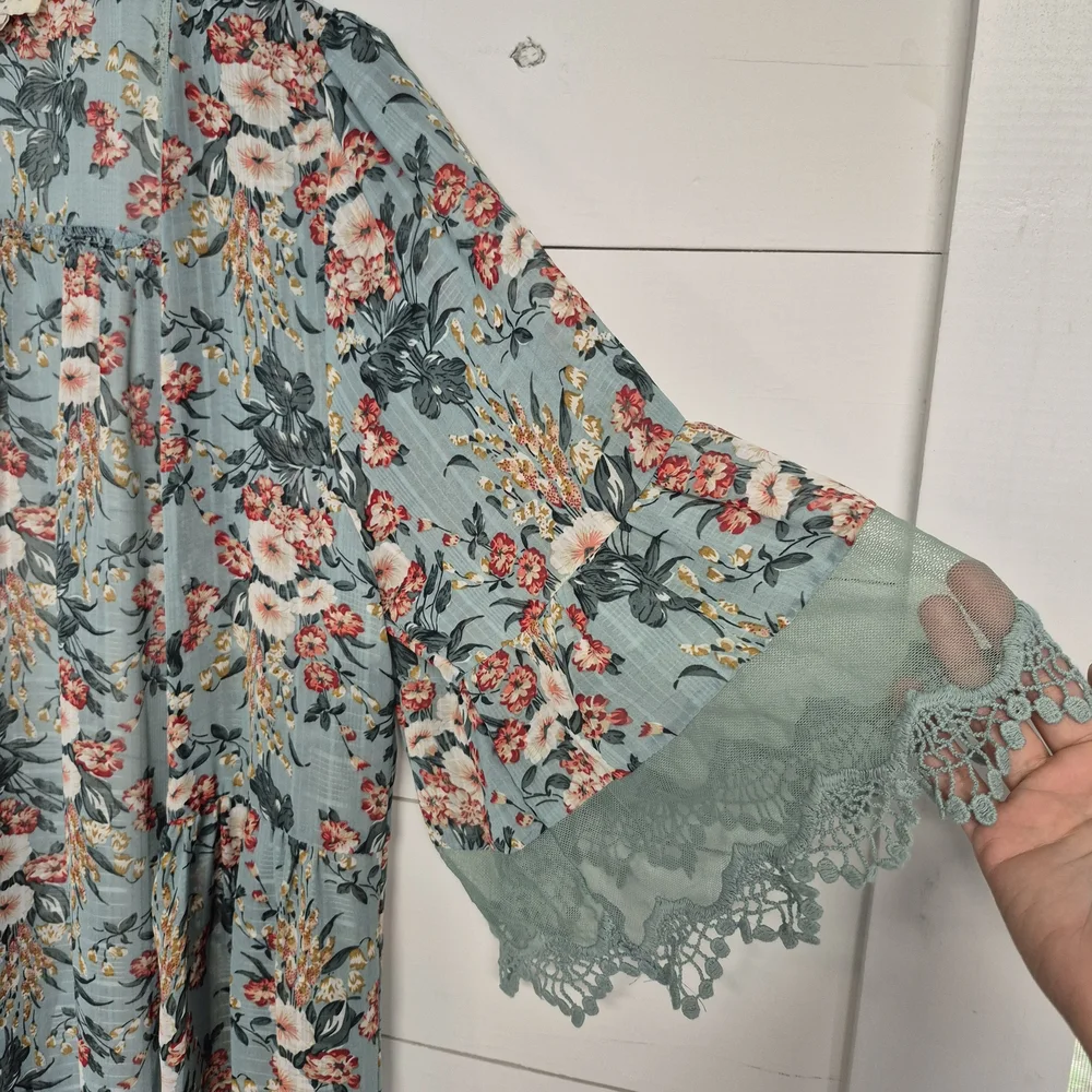 Umgee Woman's Floral Sage Kimono with Lace Detail - Picture 3 of 7